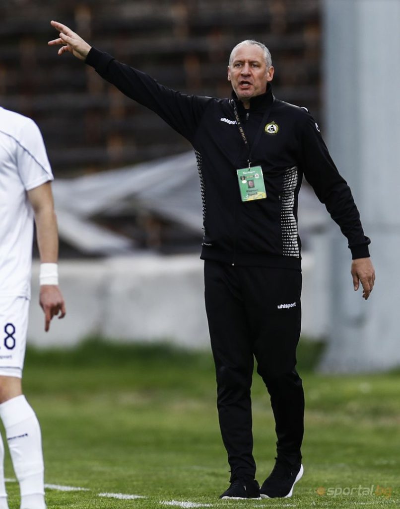 4c103efb B434 4598 8b81 7e657889333f 806x1024