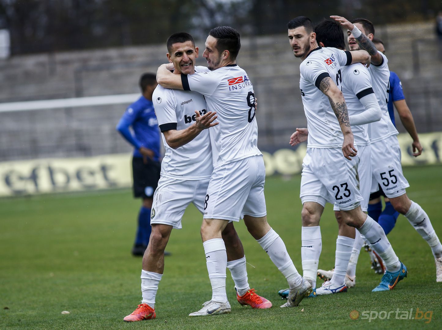 3fb76d08 B09e 47de 89cc A68a1bb7413d