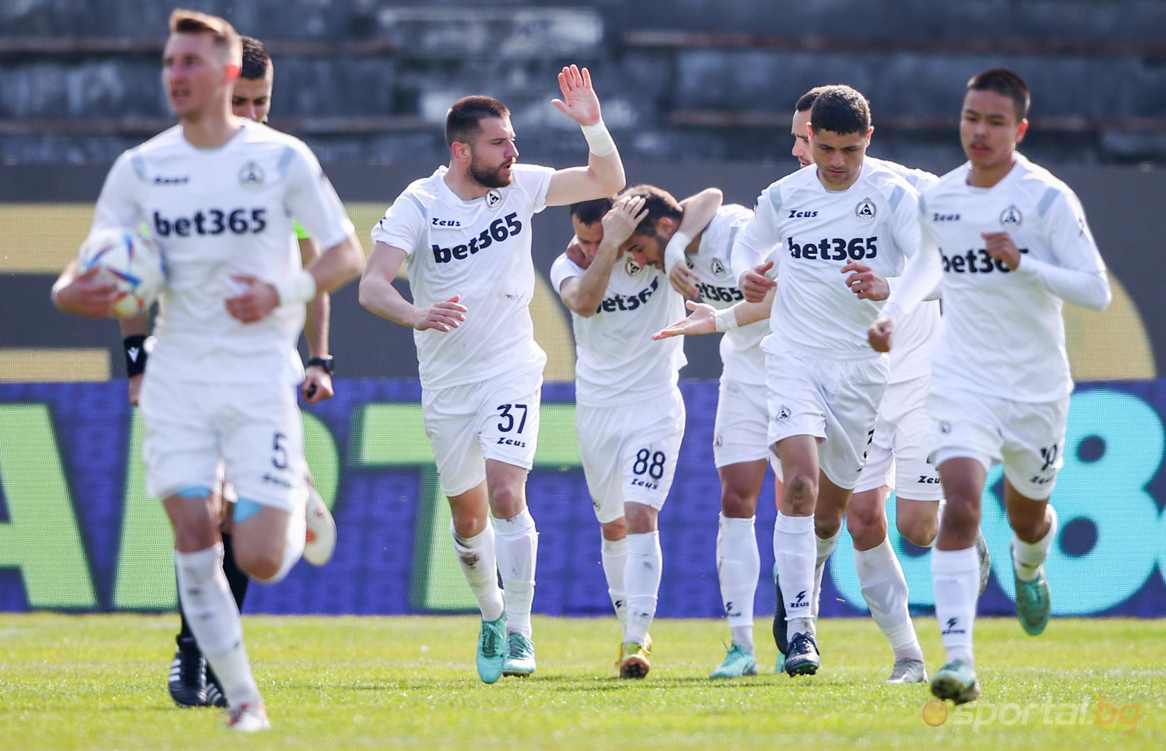 Dbf458cc 7da2 41e2 Bd85 Ec313a8750cd