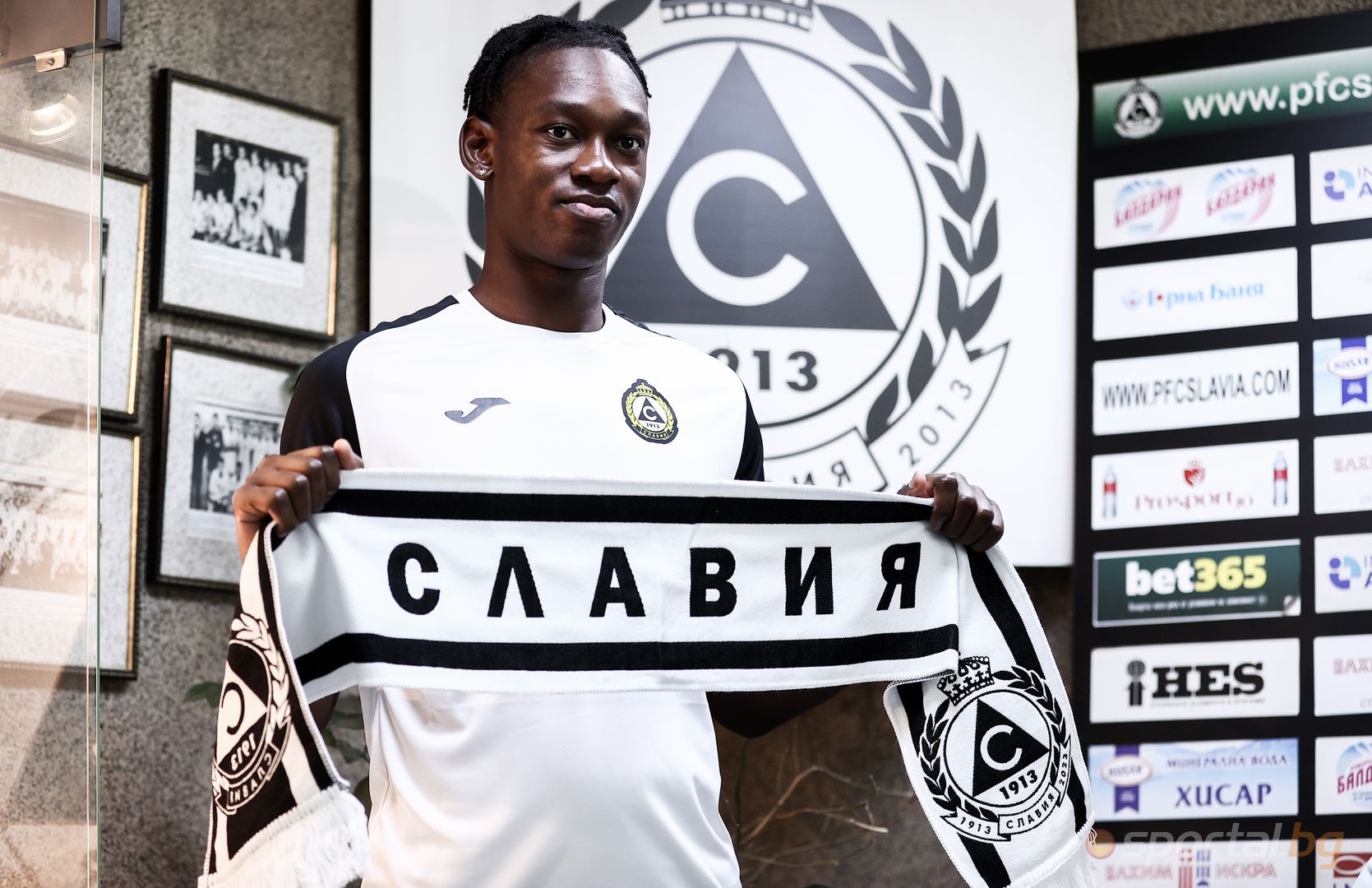 D1651b79 256a 4c60 B84c A8096146abaa